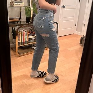 American Eagle size 8 distressed Mom Jean with “under butt” cutout